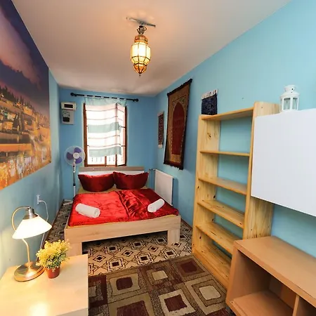 Backpacker Hostel *