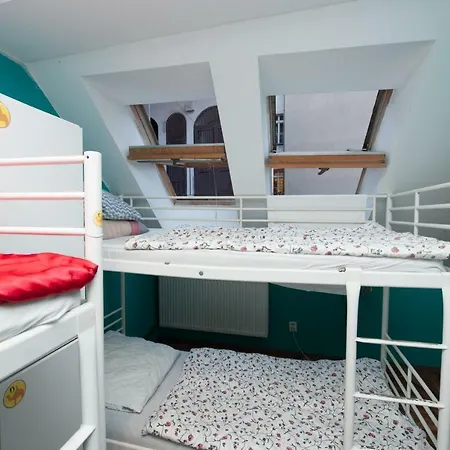 Backpacker Hostel *